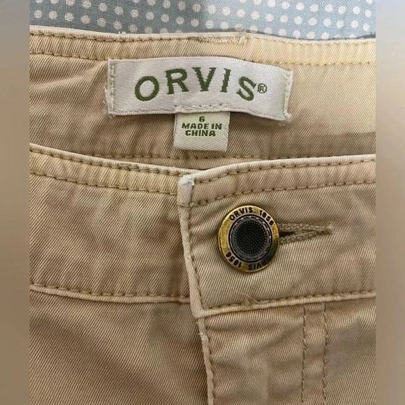 Orvis Bermuda length khaki tan shorts. Size 6 - Picture 4 of 5